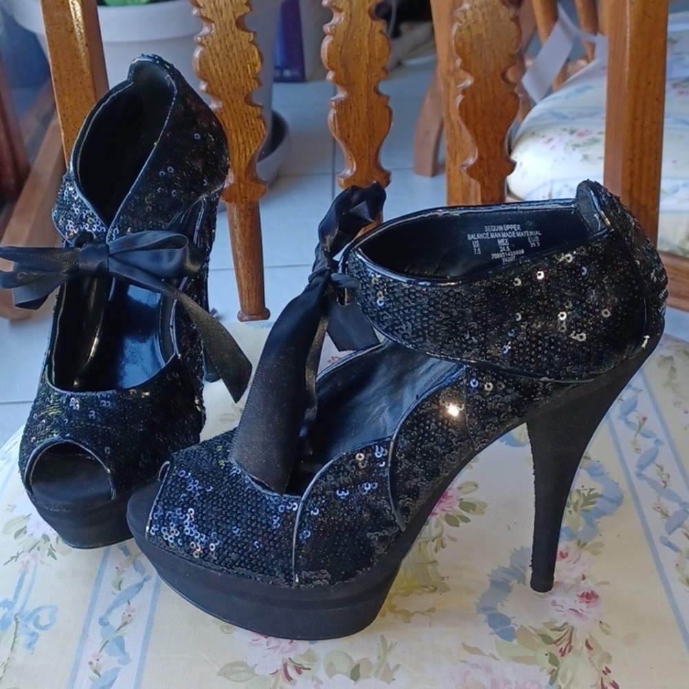 Metaphor sequin Platform heels size 7.5, 5.5" heel, 1" platform